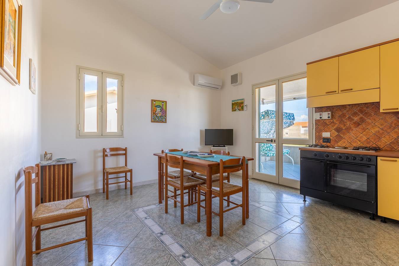 Appartamento intero, Appartamento 'Vista Mare' con vista mare, Wi-Fi e aria condizionata in Casuzze, Santa Croce Camerina