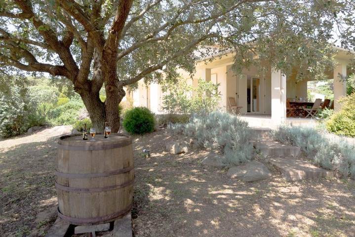 Villa pour 9 personnes, avec jardin et piscine ainsi que vue et terrasse à Pianottoli-Caldarello - 3