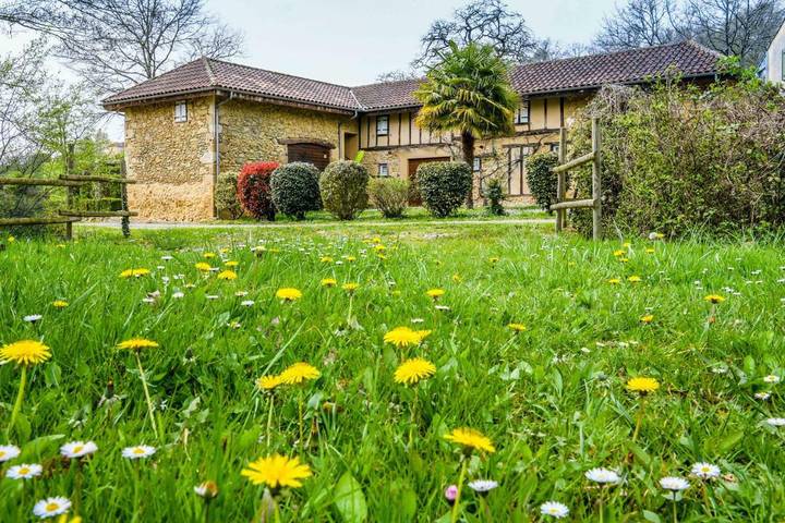 Hôtel pour 2 personnes, avec Terrasse et Jacuzzi ainsi que Jardin et Piscine à Beaumarchés