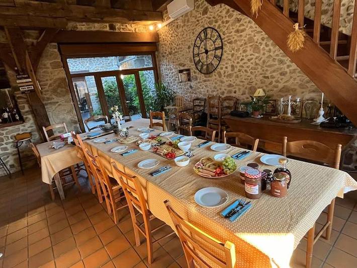 Appartement de vacances pour 14 personnes, avec piscine ainsi que jardin et terrasse, animaux acceptés