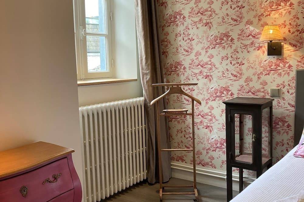Entire apartment, La Maison des Cochers- 1rst floor apartment- 1 stair - in Amboise, Tours region