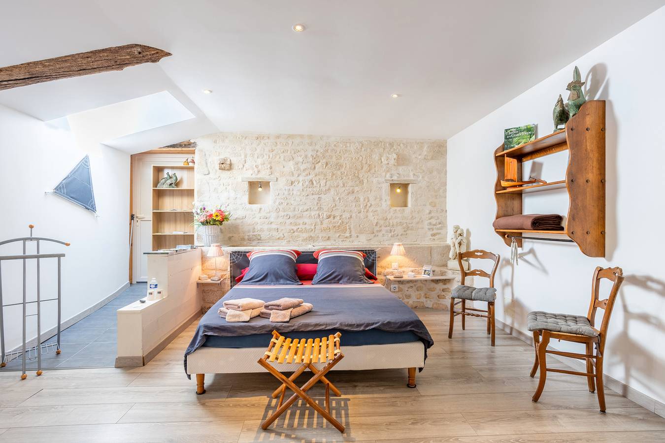 Chambre d’hôtes « Chez Jacques - Océanide » avec terrasse privée, Wi-Fi et climatisation in Saint-Martin-de-Fraigneau, Fontenay-le-Comte