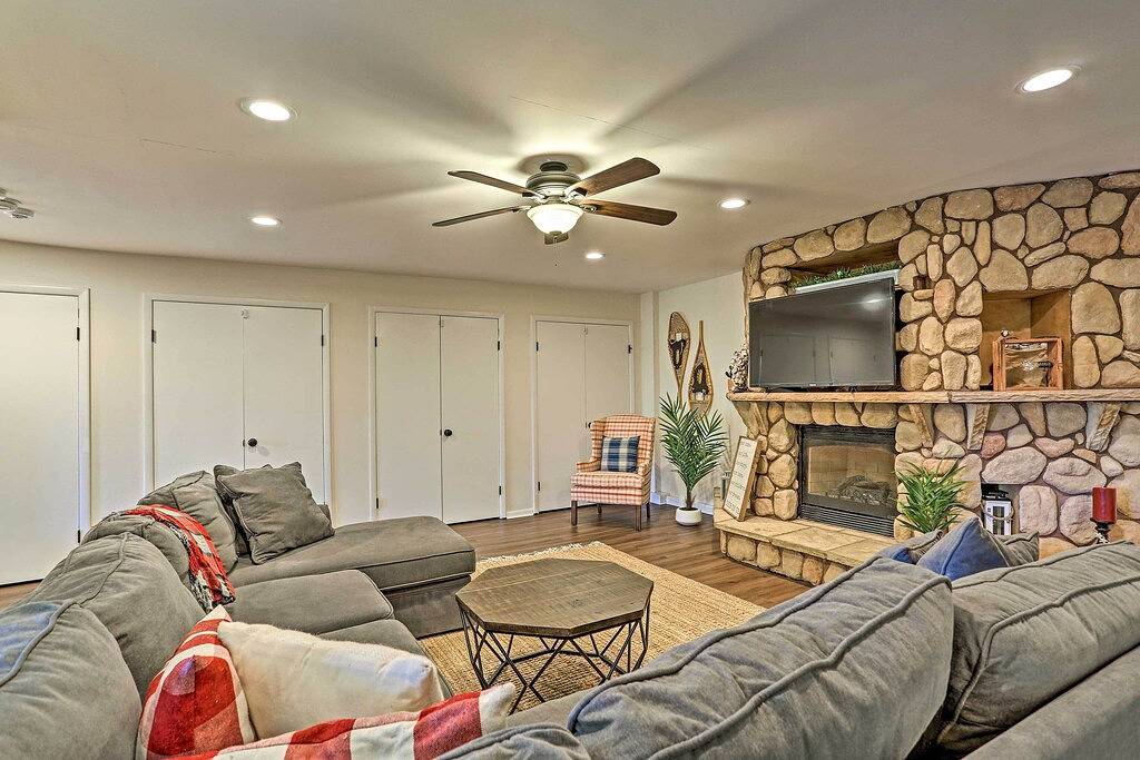 Ganze Wohnung, Vernon Condo w/ Deck, Near Appalachian Trail! in Mountain Creek