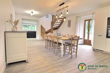 Gîte pour 8 personnes, avec terrasse et jardin à Landaul