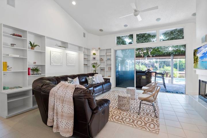 Vacation rental for 8 people, with lake view and yard, kid friendly in Palm Coast