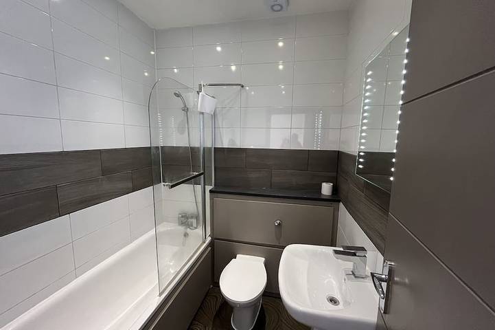 Apartment for 4 people, with pool in Bromley