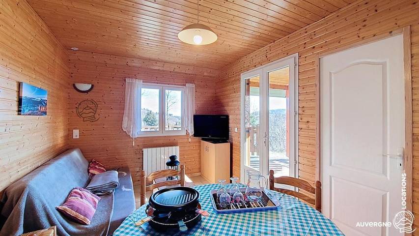 Gîte pour 5 personnes, avec vue ainsi que jardin et terrasse, animaux acceptés dans Lac Chambon - 2