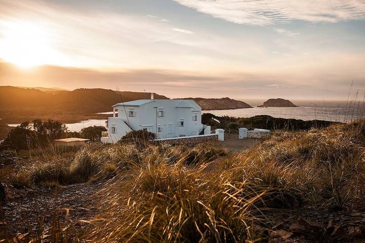 Location de vacances pour 12 personnes, avec jardin et terrasse dans Cala Pregonda Menorca