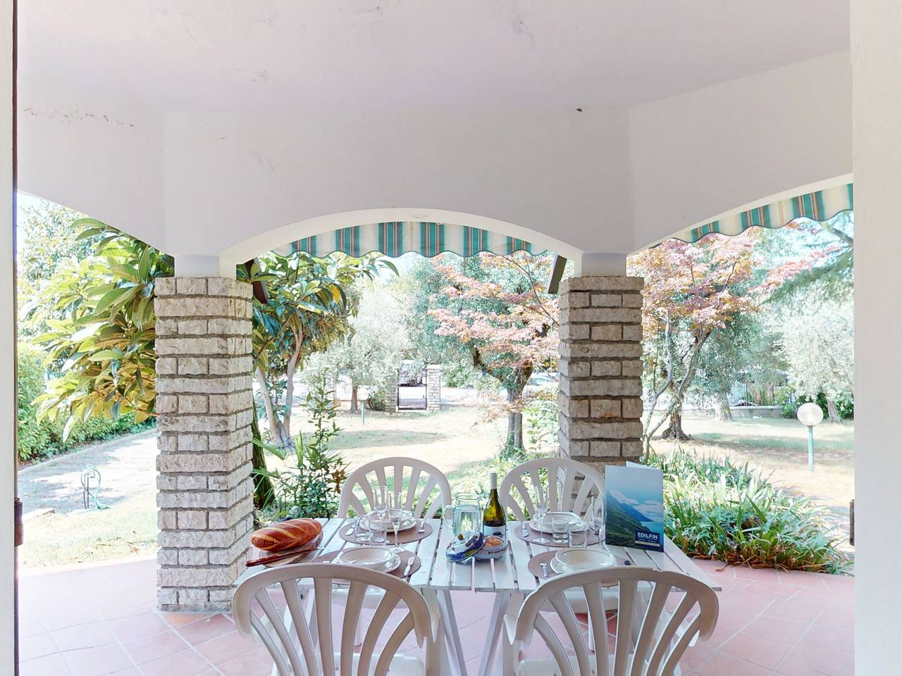 Villa Valentine Lakeside by Bookinggard in Colombare, Sirmione