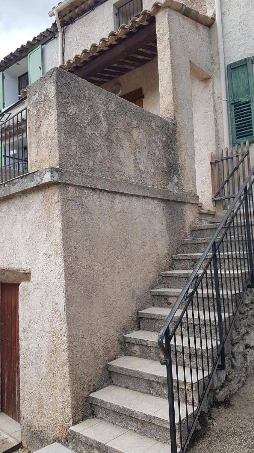 Location de vacances pour 4 personnes, avec terrasse et vue, animaux acceptés à Peyroules - 3