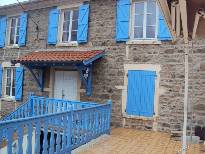 Gîte pour 3 personnes, avec Terrasse ainsi que Jardin et Vue à Le Perréon