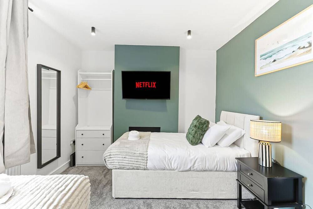 5 Bedroom • 4 Bath • Annex • Games Room • Parking in Northampton, Northamptonshire