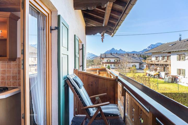 Hel lejlighed, Apartment '2' with Mountain View, Balcony and Wi-Fi in Krün, De Bayerske Alper