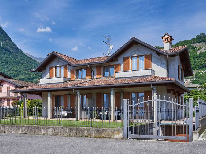 Ferienhaus für 8 Personen, mit Terrasse und Garten