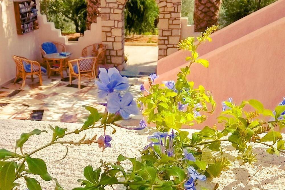 Ganze Wohnung, La Luna Blu Apartment \"Pappagallo\", Meerblick, 500 Meter vom Strand entfernt in Ferma, Lasithi