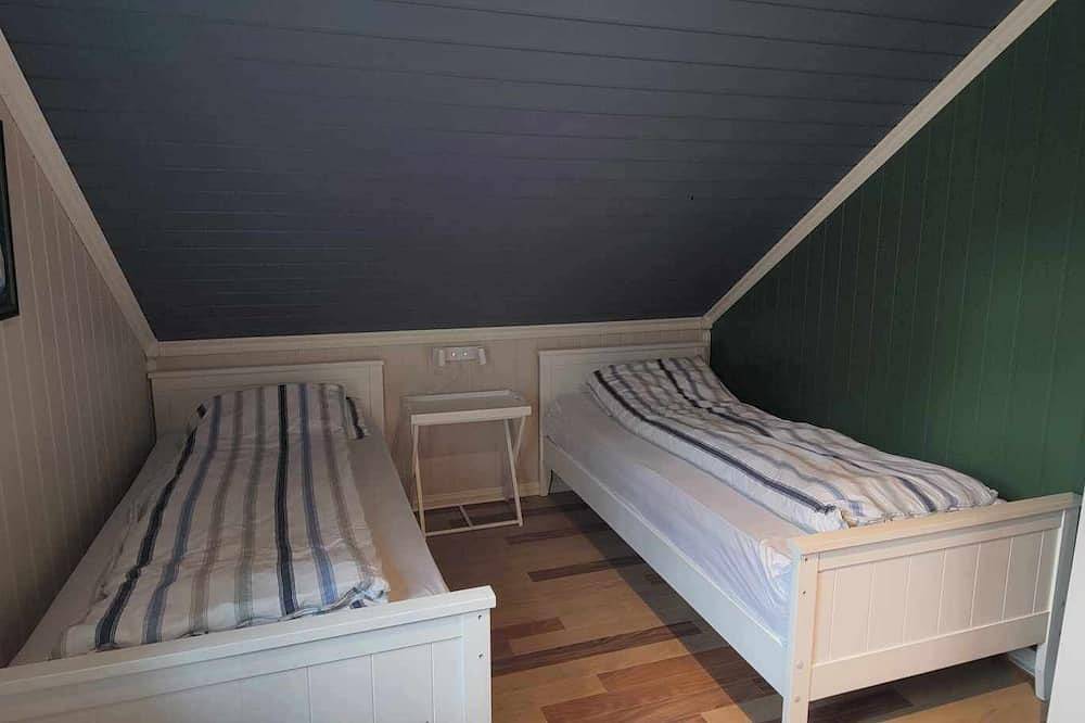 Øya husrom.\nzwei Einzelbetten und ein Schlafsofa.\nkochnische. in Sarpsborg