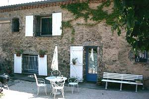 Gîte pour 4 personnes, avec piscine, adapté aux familles à Mons (Béziers)