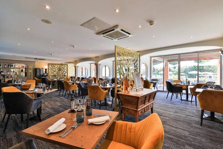 Hôtel pour 2 personnes, avec jardin ainsi que vue et piscine, animaux acceptés dans Golf et Tennis Club de Valescure - 4