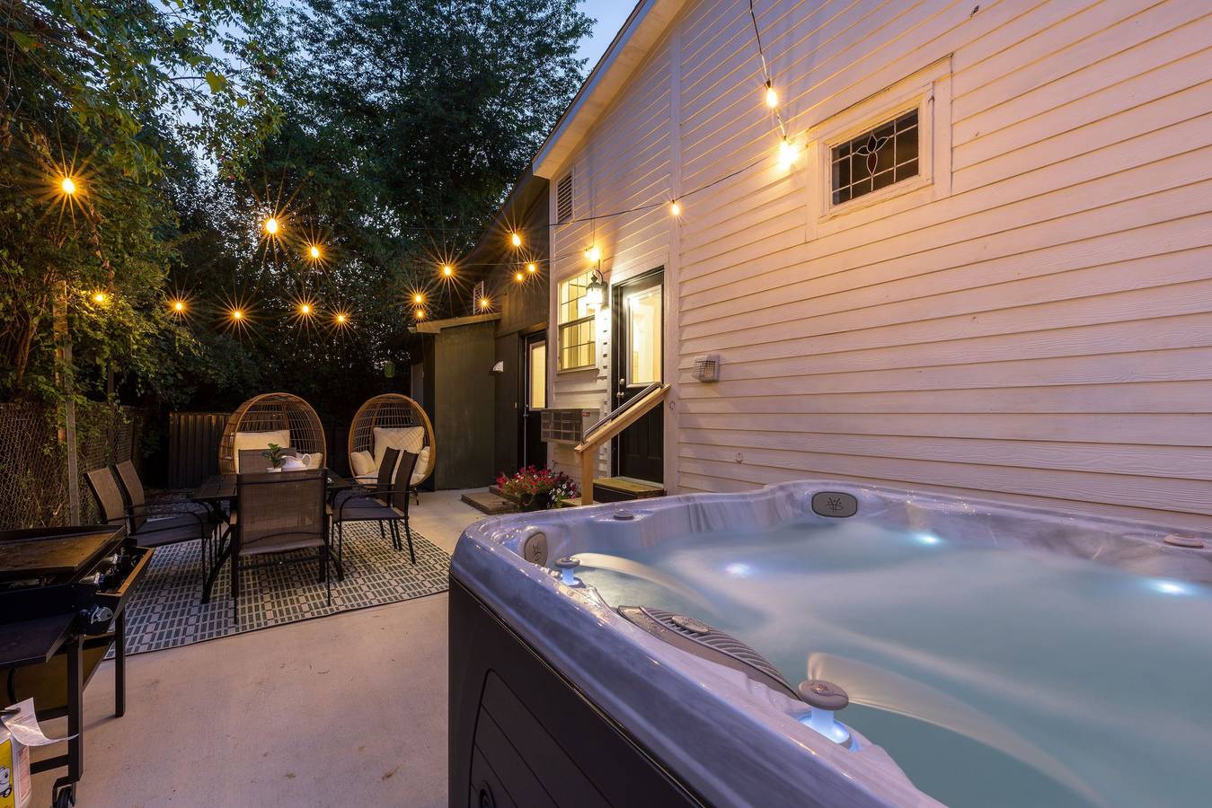 Hot Tub, Grand Piano, Firepit, and Bring Your Pet in Vinton County