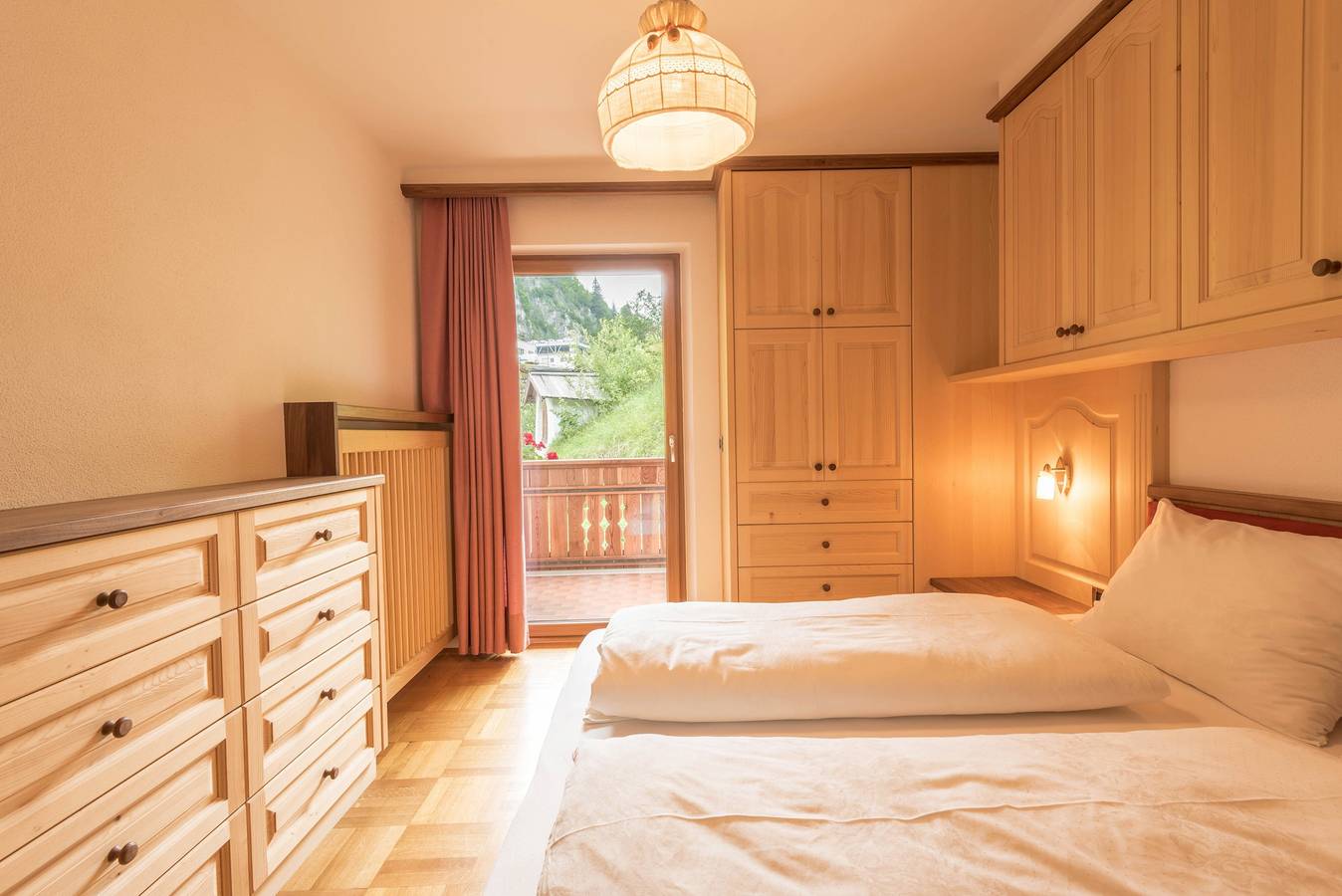 Ganze Wohnung, Rustikale Ferienwohnung "Emil" mit Balkon, Bergblick, Garten & Wlan in St. Christina in Gröden, Dolomiti Superski