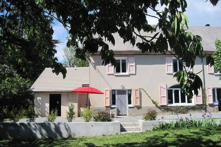 Location de vacances pour 6 personnes, avec jardin à Forest-Saint-Julien