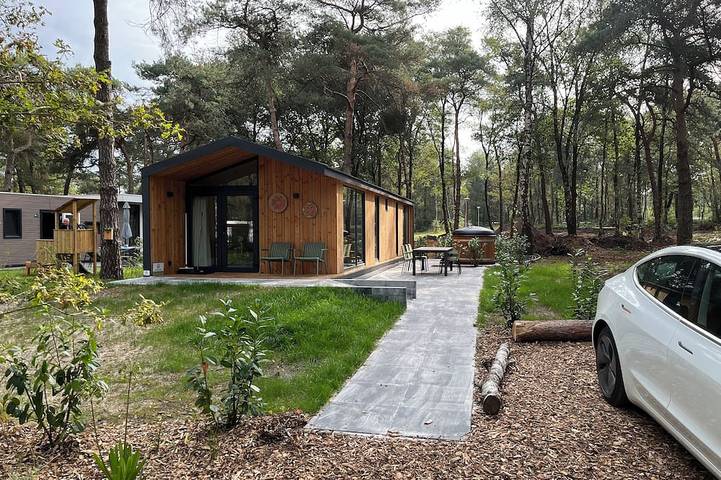 Chalet für 6 Personen, mit Terrasse und Garten sowie Whirlpool - 1