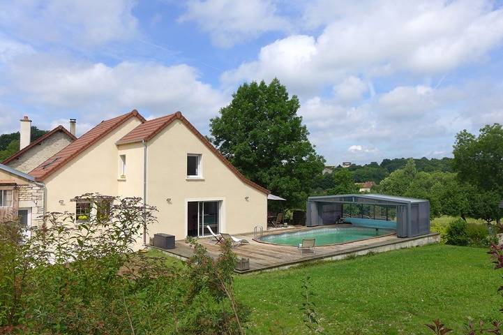 Gîte pour 6 personnes, avec Terrasse ainsi que Jardin et Piscine