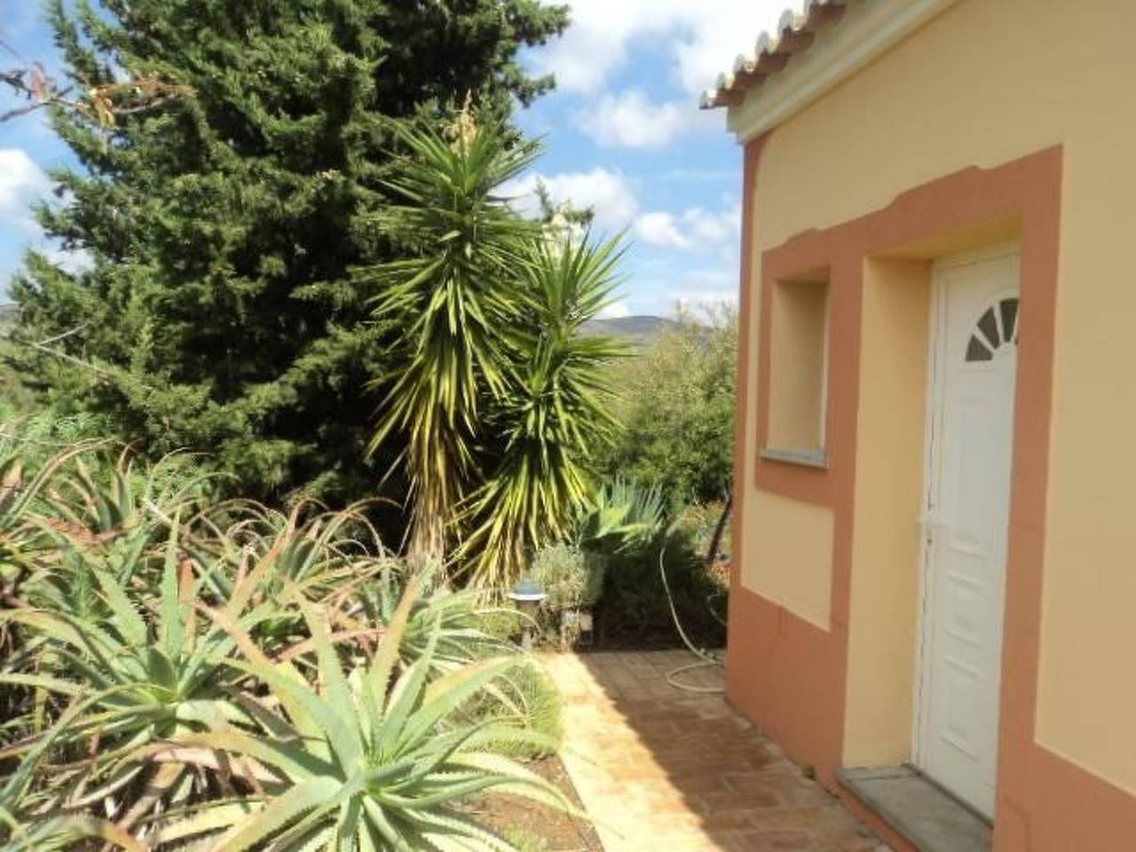 Mit Balkon, Terrasse und Außenpool in Moncarapacho, Parque Natural da Ria Formosa