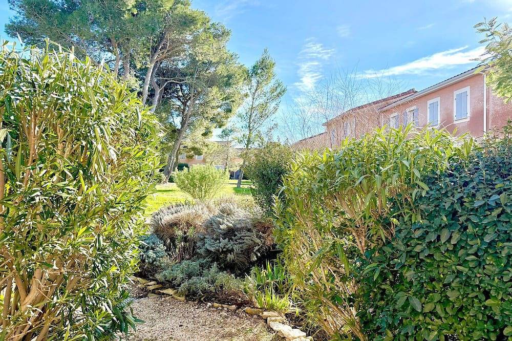 Entire apartment, La Pause Douce, 2 Guests, Pool & Sunshine in Calvisson, Nimes region