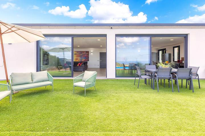 Villa 'Luxury Minni' con Vista Mare, Wi-Fi e Aria Condizionata in Tergu, Provincia di Sassari