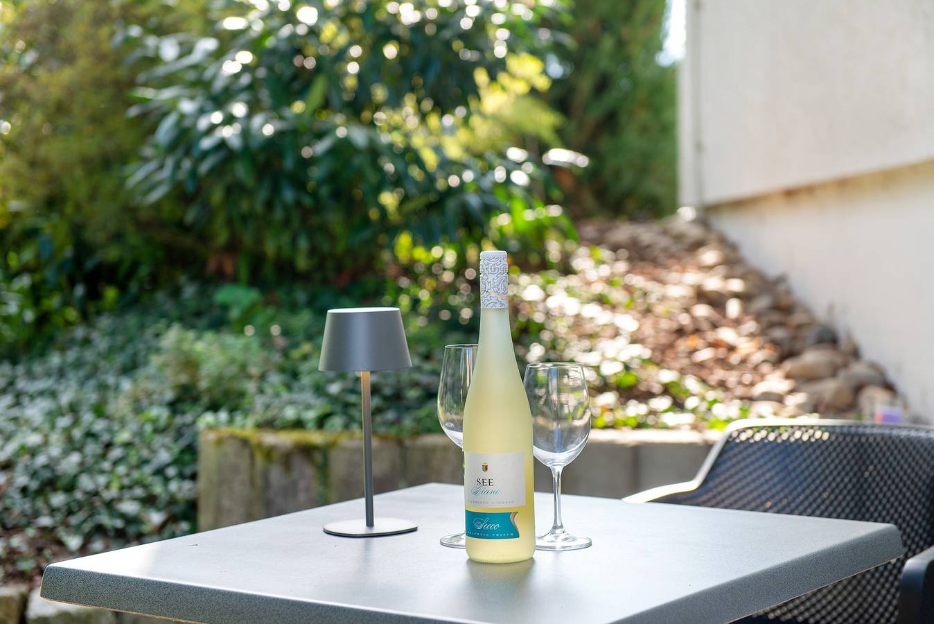 Ganze Wohnung, Ferienwohnung 'Souterrain' mit Privatterrasse, Gemeinschaftsgarten und Wi-Fi in Immenstaad, Immenstaad am Bodensee