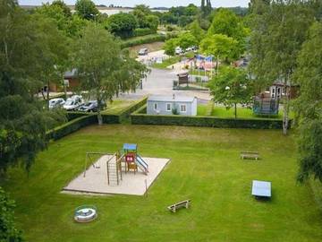 Mobil home pour 4 personnes, avec bassin pour enfant dans la Sarthe