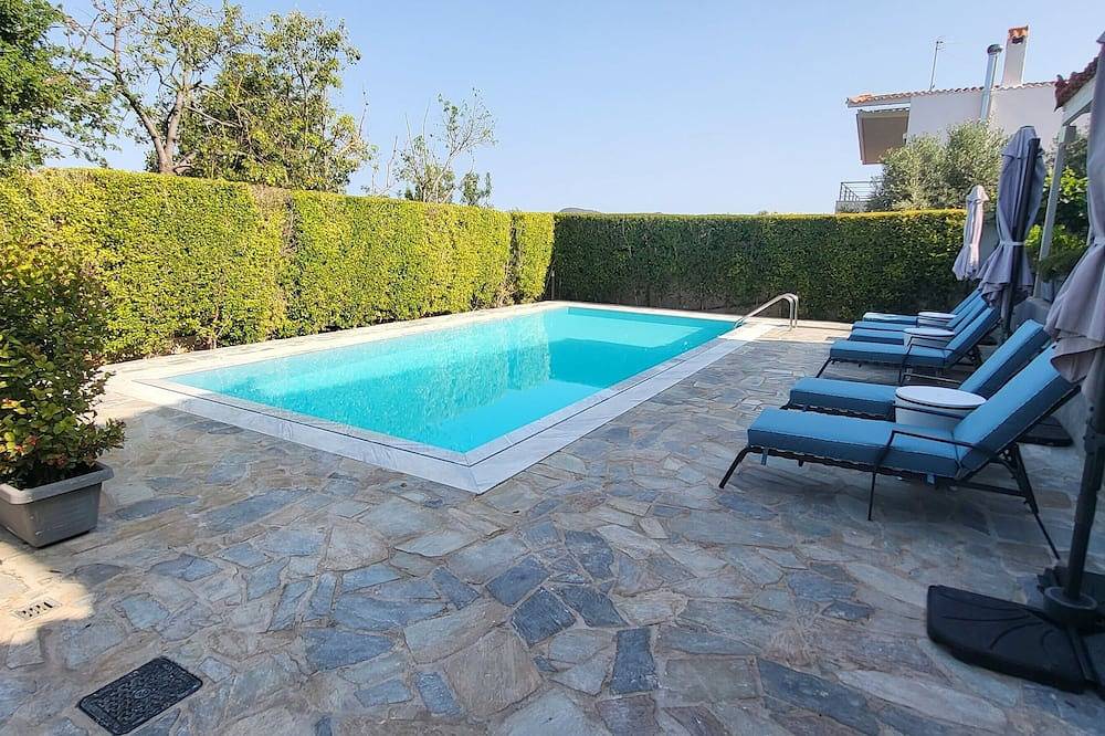 Flucht in eine Villa mit Schwimmbad für Paare oder Familien geeignet in Anavyssos, Regionalbezirk Ostattika