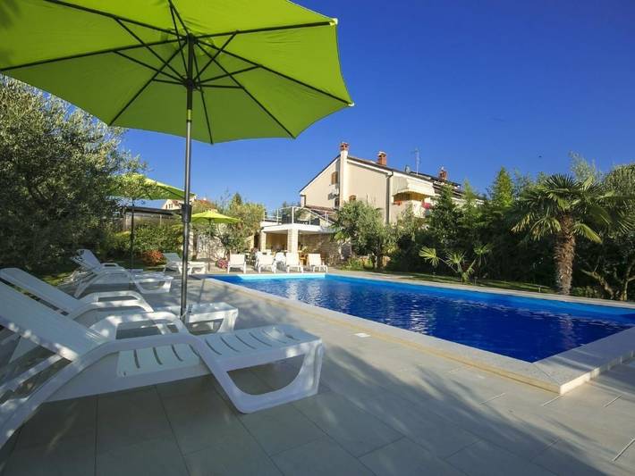 Apartament wakacyjny dla 2 osób, z Taras i Ogród oraz Basen w Poreč