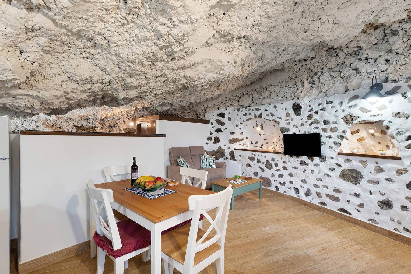 Vakantieappartement "Cueva El Desvelo" met zeezicht, 3 privéterrassen & Wi-Fi, foto 10