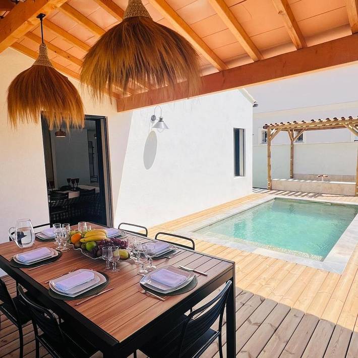 Location de vacances pour 10 personnes, avec jardin et piscine à Charleval