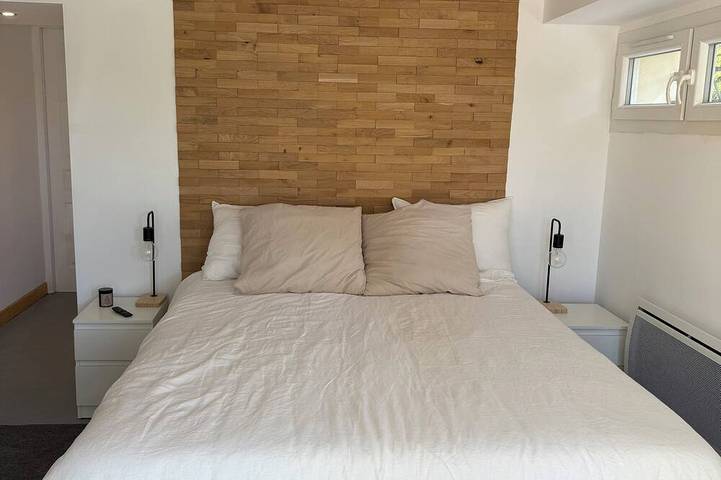 Spacious villa in Castillon-du-Gard with Separate Studio and Private Pool in Castillon-du-Gard, Nimes und Umgebung