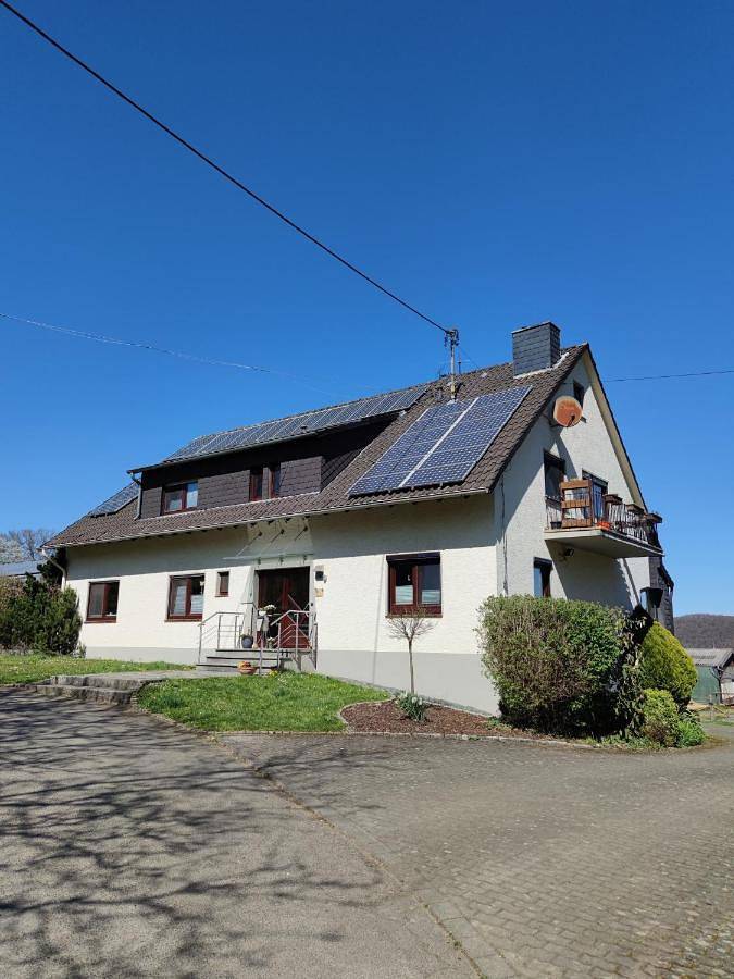 Ferienwohnung für 2 Personen, mit Terrasse und Garten sowie Pool und Ausblick in Eitorf