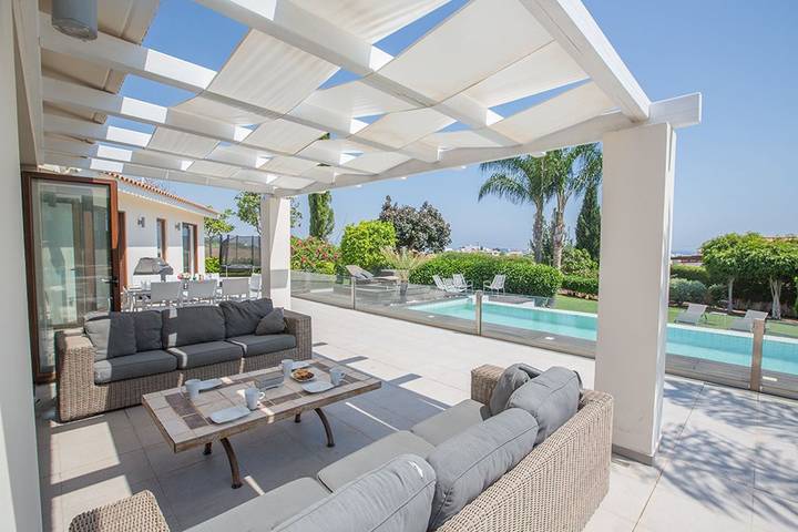 Villa for 8 people, with garden and pool as well as balcony and ocean view in Protaras