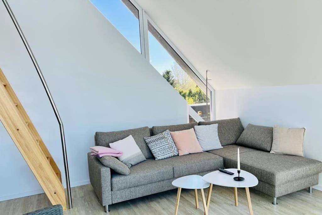 Ganze Wohnung, Lichtdurchflutete Ferienwohnung mit direktem Schleiblick in Fahrdorf, Schleswig & Umgebung