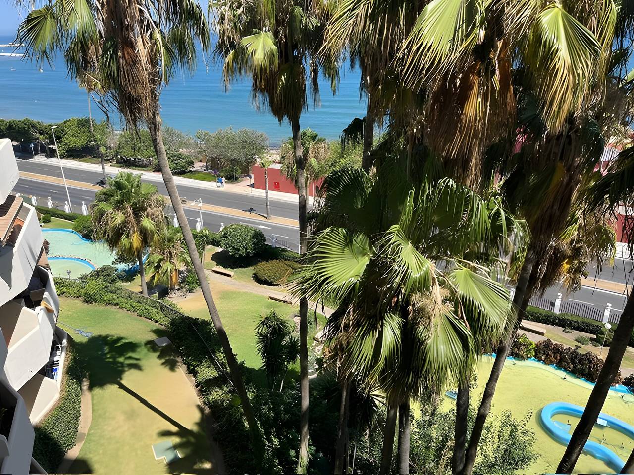 Apartamento entero, Apartamento 'Chris' con piscina compartida, Wi-Fi y aire acondicionado in Benalmádena Costa, Benalmádena