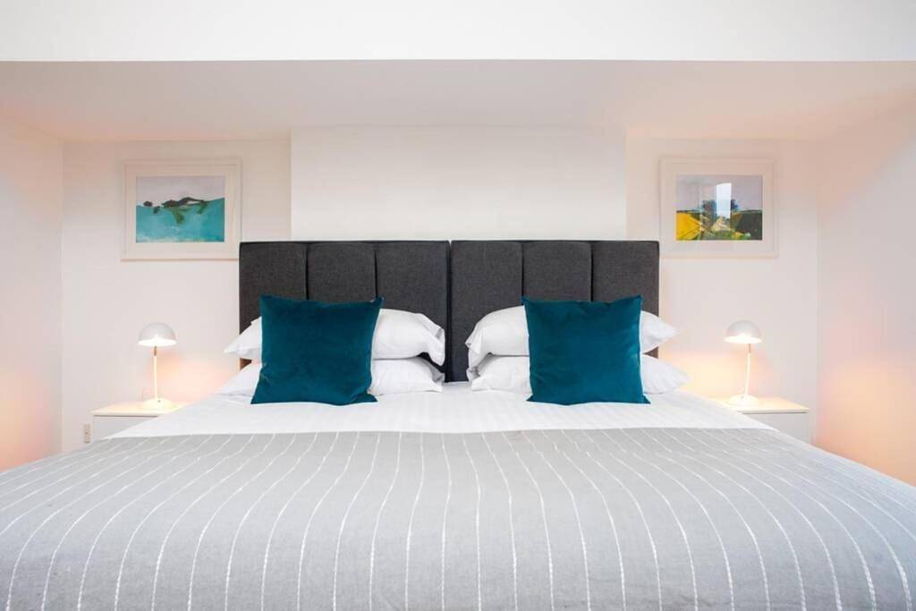 Four-Bedroom House in Bristol, South West England