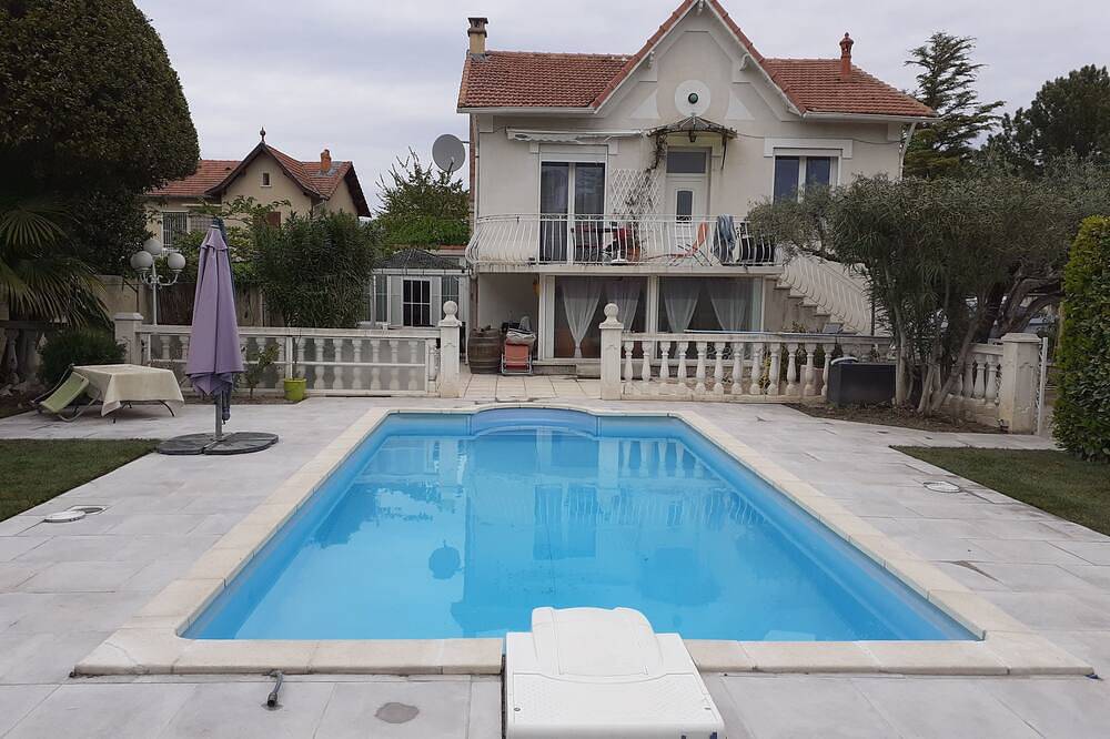 Haus auf 1000m2 mit Schwimmbad und Grünfläche in Avignon, Vaucluse