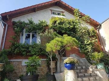 Location de vacances pour 12 personnes, avec jacuzzi et jardin à Sèvres