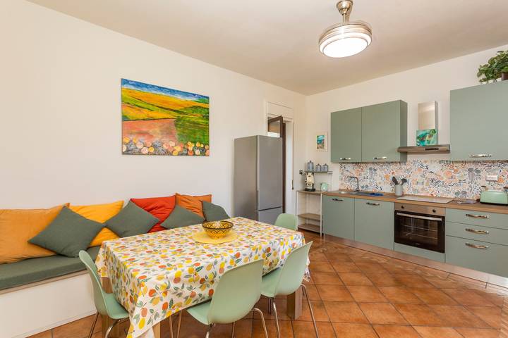 Entire apartment, Apartment 'Lemon Terrace' with Private Terrace, Wi-Fi and Air Conditioning in Catania, Catania Province