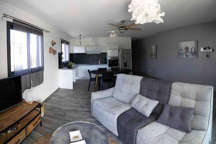 Gîte pour 4 personnes, avec terrasse à Manapy les Bains - 2