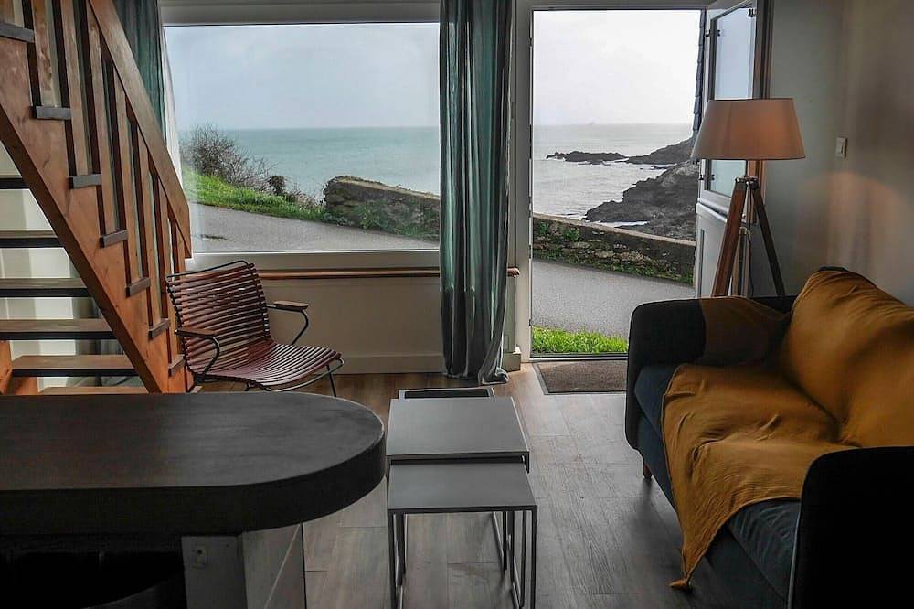 Appartement entier, Appartement rénové face à la plage avec vue mer et Wifi in Le Palais, Côte des Mégalithes