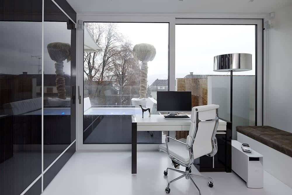 Entire apartment, Penthouse White Riviera House in Zürich 38 Wollishofen, Zurich