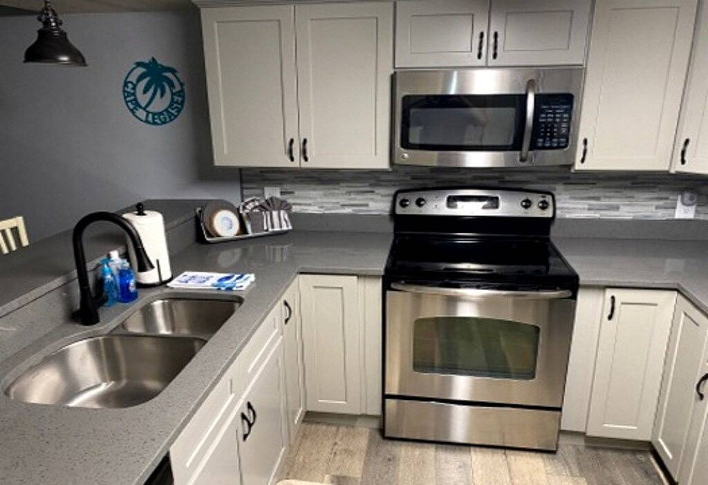 100 Steps To Beach — Renovated 2Br Pet Friendly Condo At Cape San Blas in Pig Island, Cape San Blas