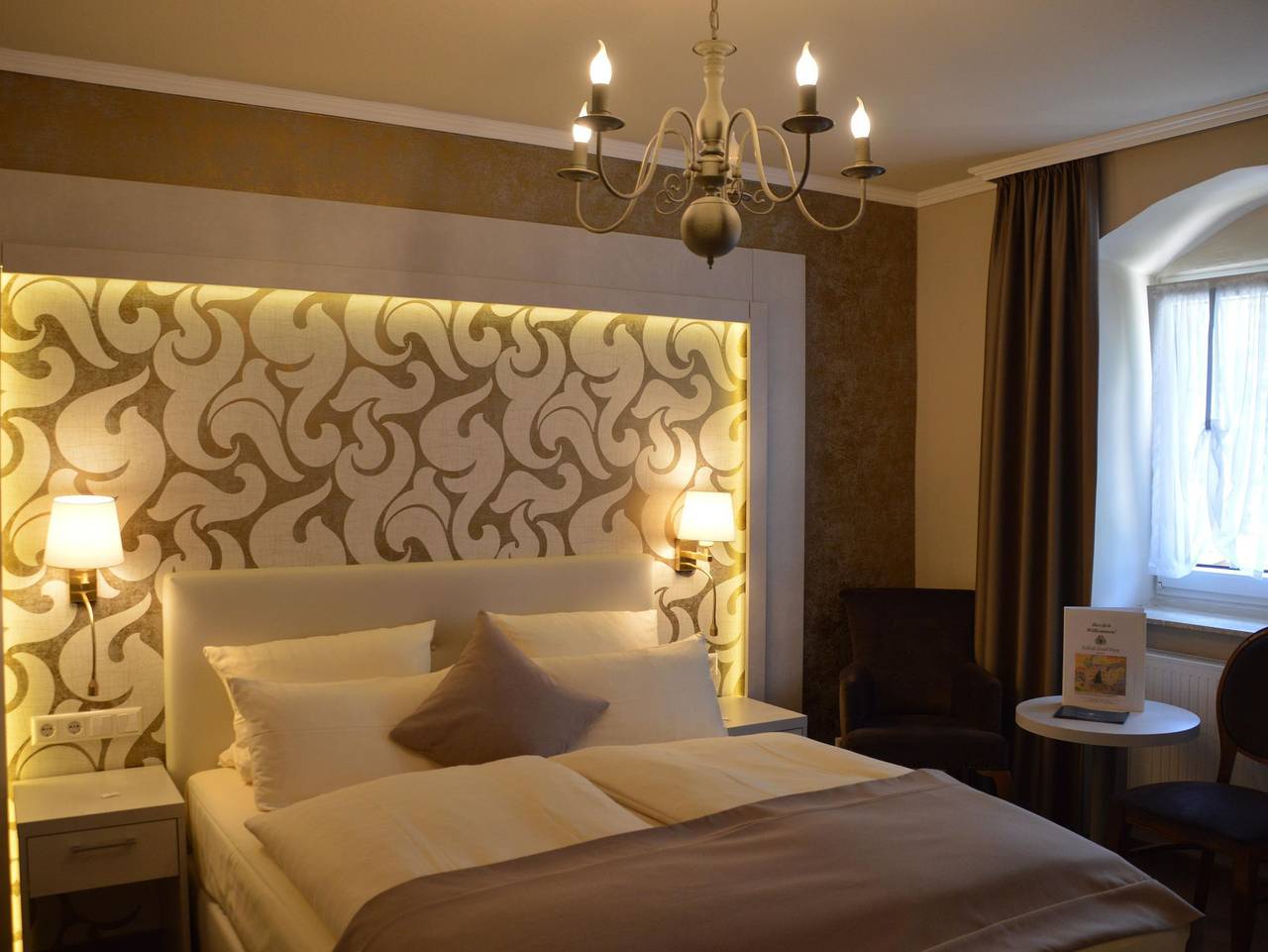 Schloss-Hotel Petry - Doppelzimmer Dusche/Wc/Landhaus in Burg Eltz, Treis-Karden